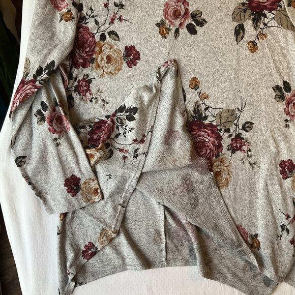 Green Envelope Women Blouse 2X Gray Floral Roses Scoop Neck Pullover Long Sleeve - Picture 6 of 8